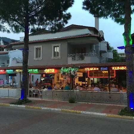 Lejlighedshotel Arya 4*