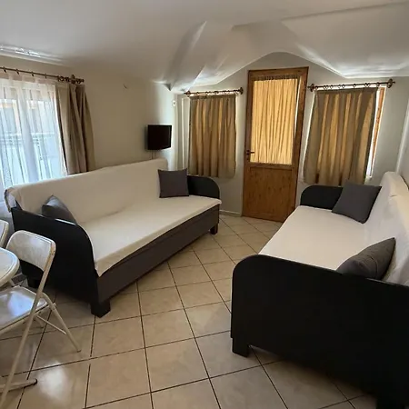 Arya Aparthotel