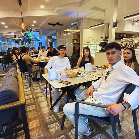 Ξενοδοχείο με διαμερίσματα Arya